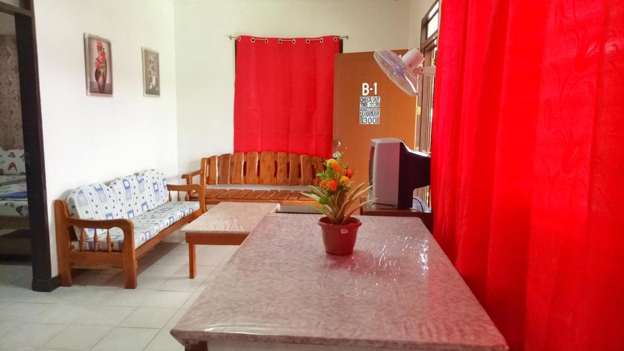 White Beach Guest House Пуэрто-Галера Экстерьер фото