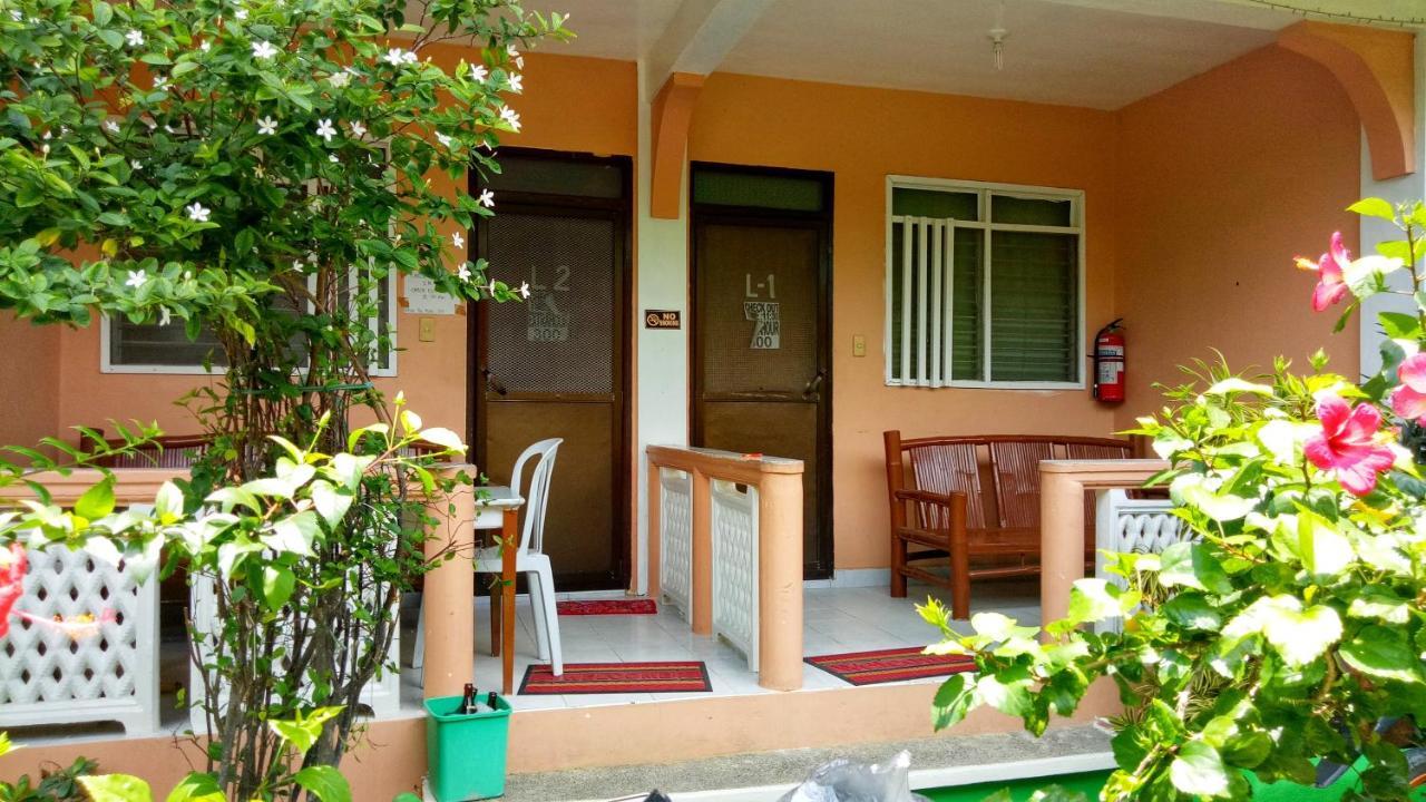 White Beach Guest House Пуэрто-Галера Экстерьер фото